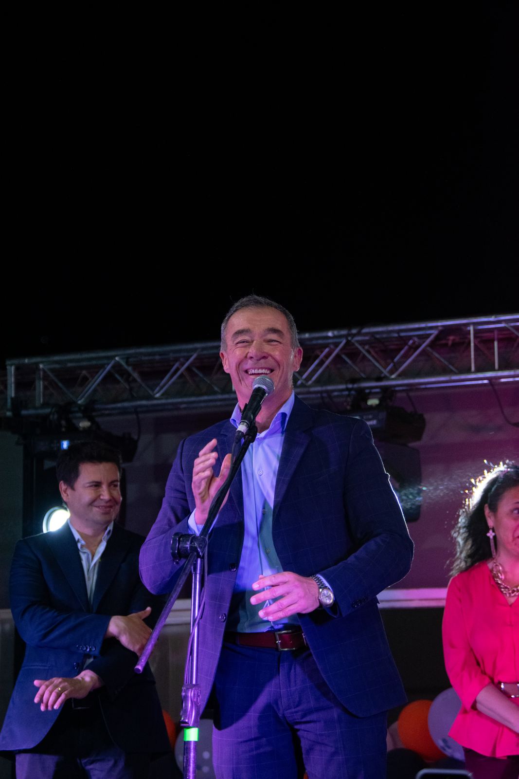 Ricardo hablando con los vecinos